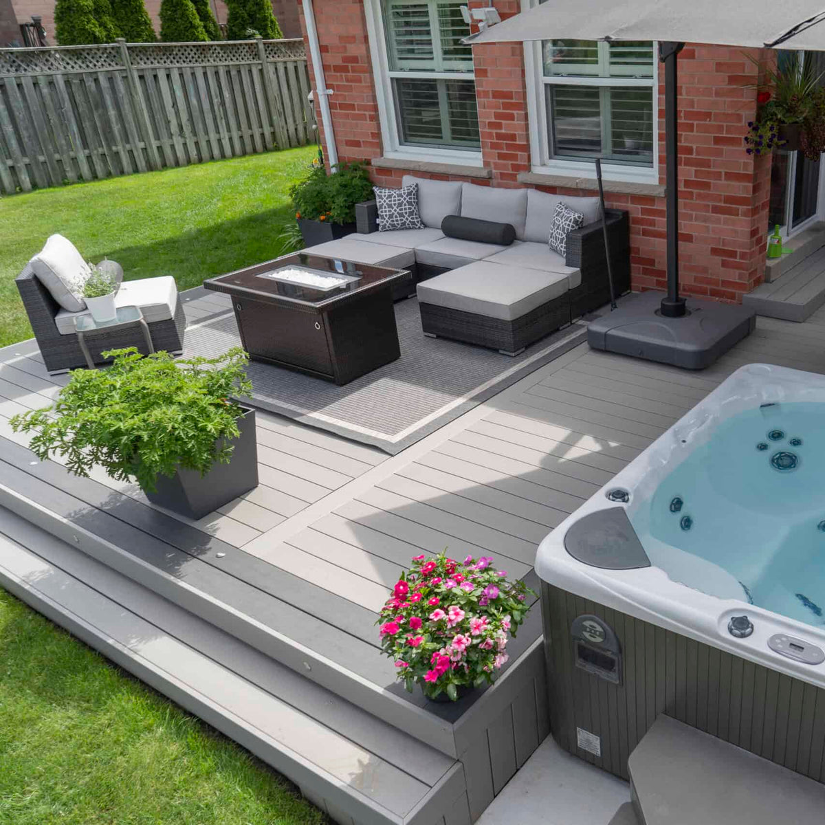 Clubhouse-Brookstone