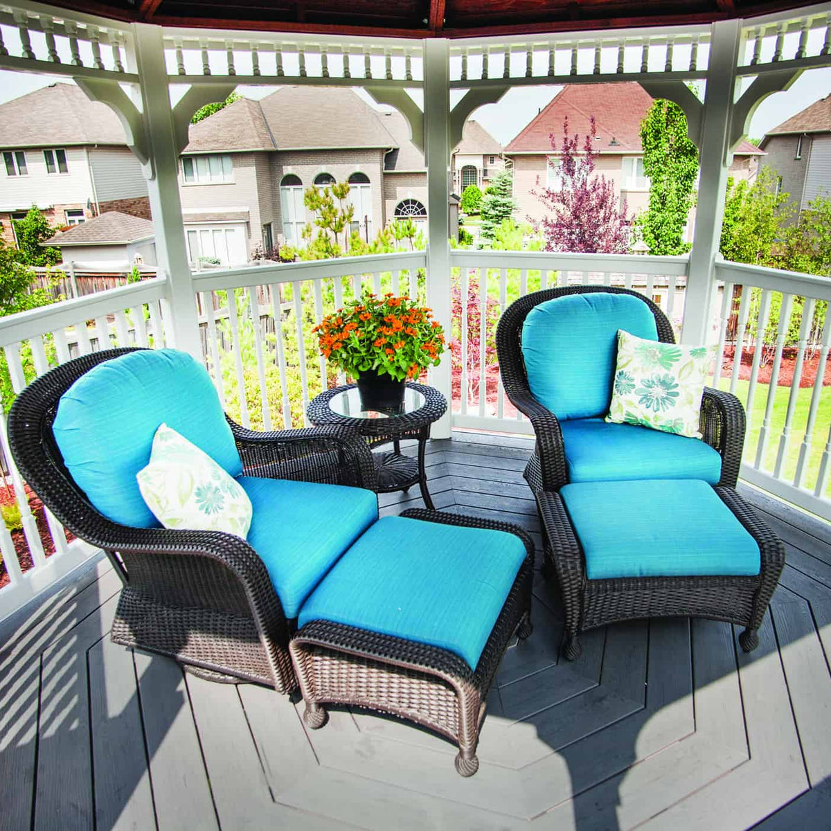 Clubhouse-Brookstone