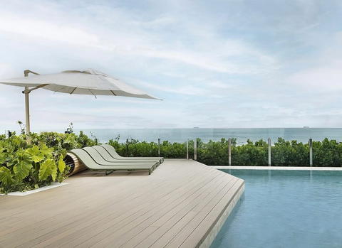 TimberTech-Vintage-Coastline-Decking-radiance-rail-express-white-beauty